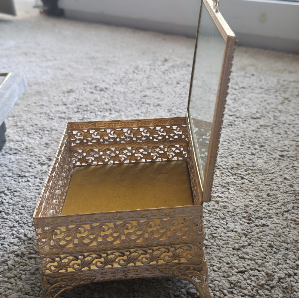 Vintage Antique Gilt Filigree Velvet Lined Beveled Glass Jewelry Box 6"x4" - Picture 4 of 8